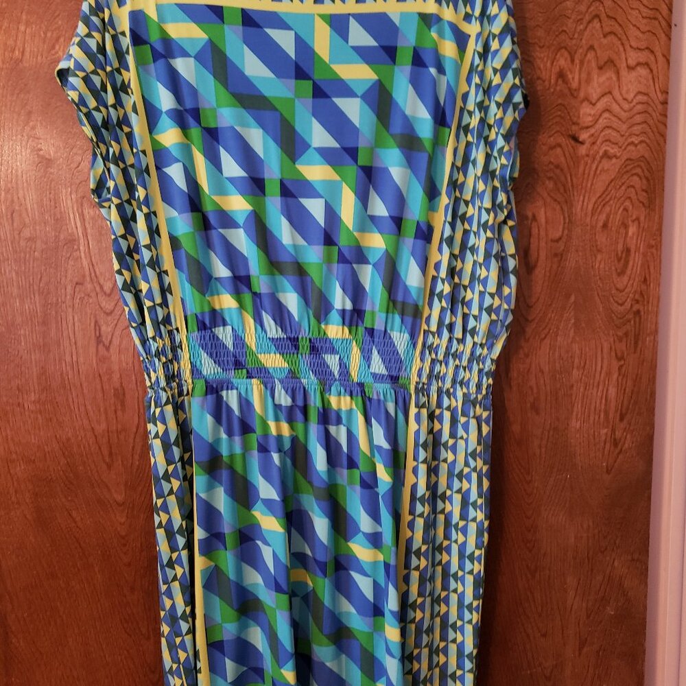 Lightweight geometric dress
